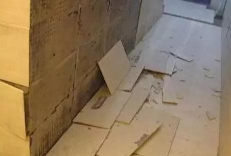 瓷砖刚贴完空鼓正常吗(瓷砖贴好后空起鼓是什么原因)